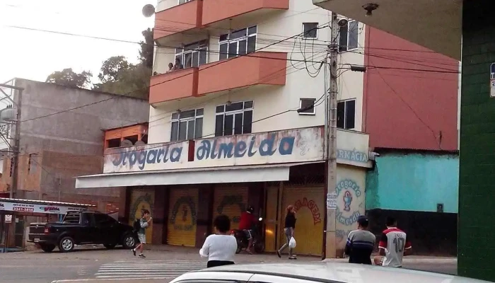 Drogaria Almeida E Predio Do Celinho Tudo - Manhumirim
